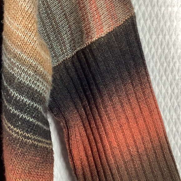 Dor Dor Couture Batwing/Cowl Sweater - Picture 4 of 5